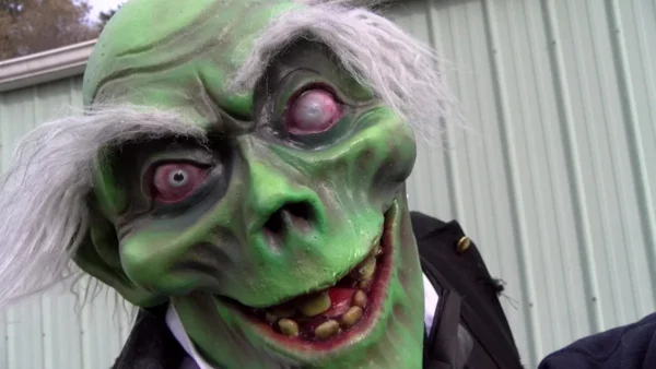 Deadfield the Zombie Butler Puppet w/moving mouth - Image 5